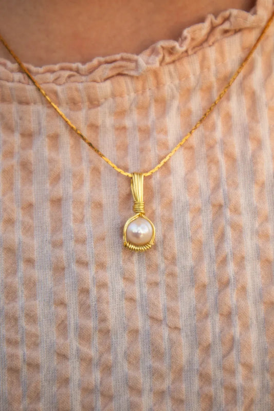 Simple Pearl Drop Necklace