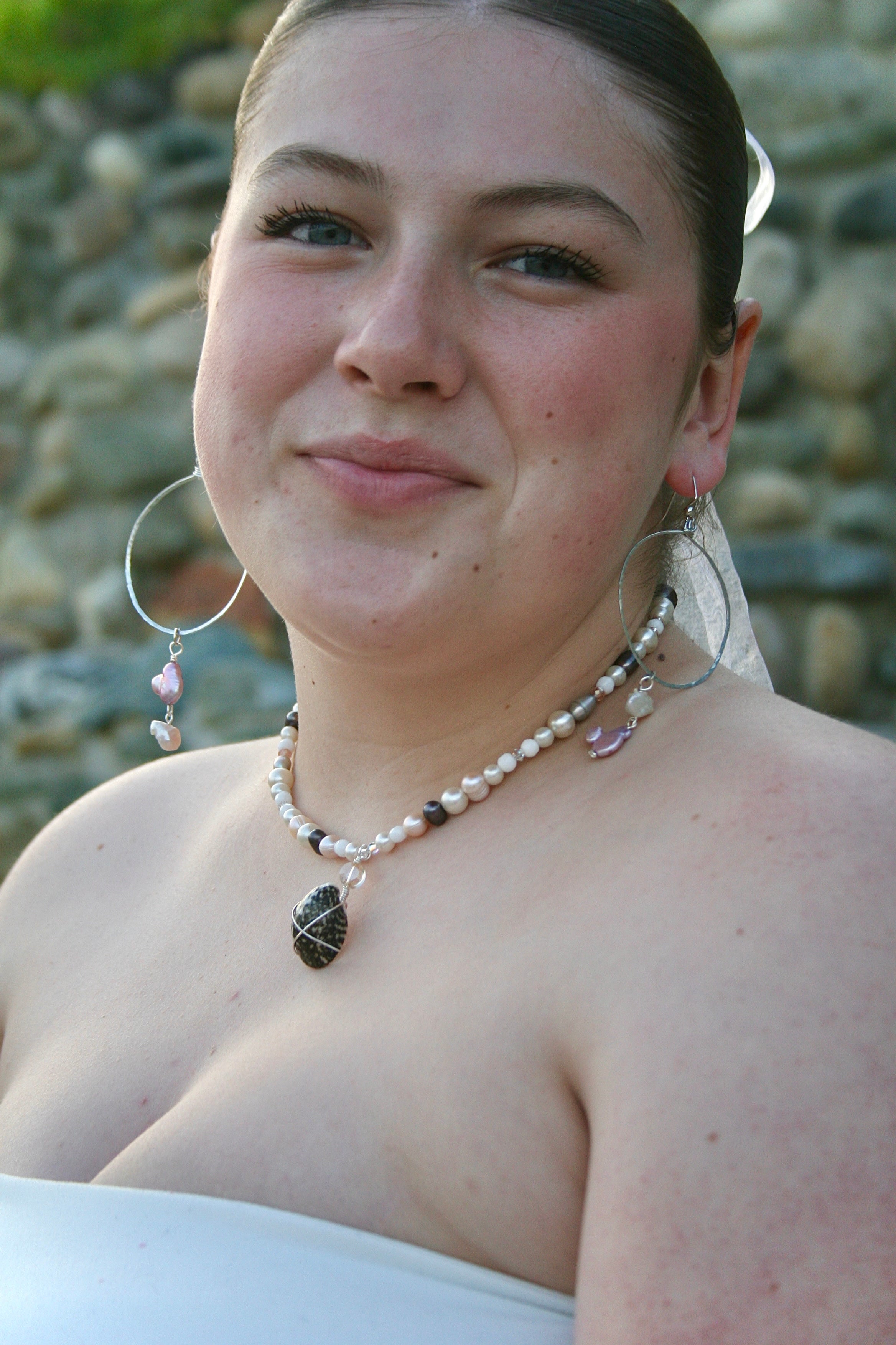 Layahh Pearl Hoops